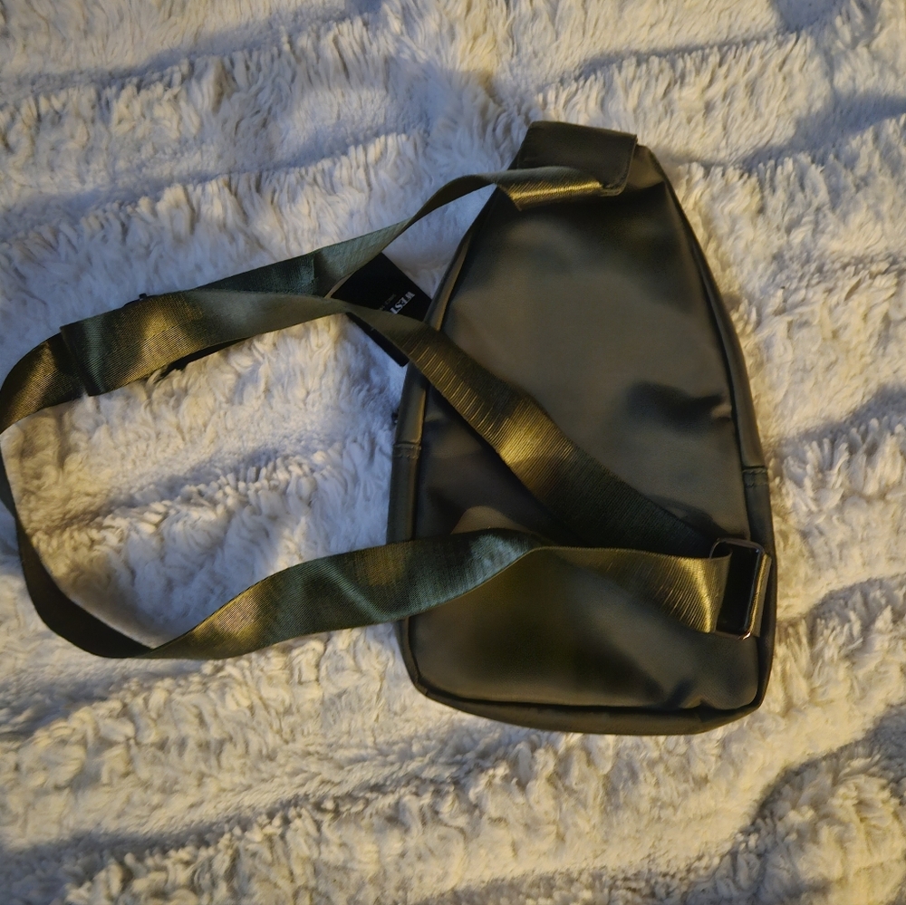 Westend Olive Green Crossbody Sling Bag - NWT Urban Sporty Daypack - Picture 6 of 8